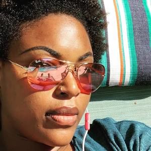 Meet your Posher, Dana